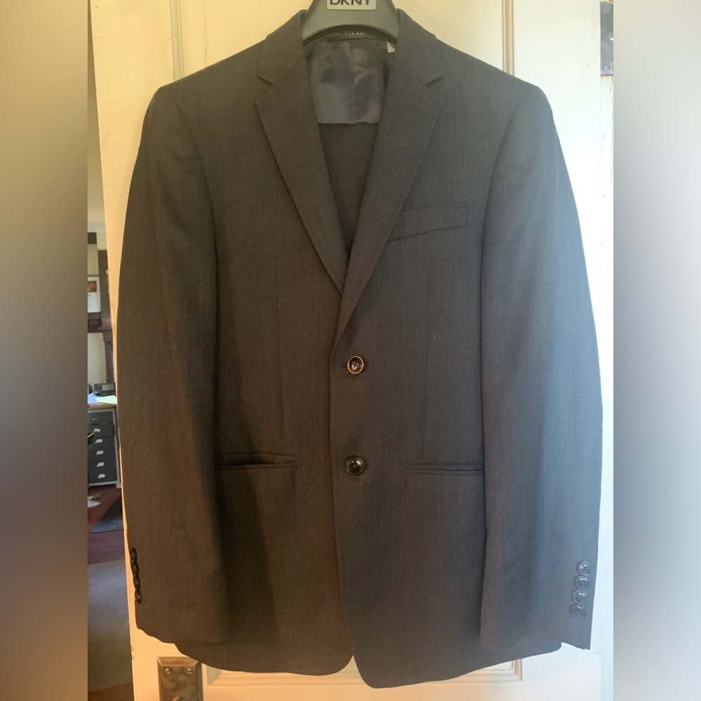 DKNY men’s suit dark blue wool gabardine size 38S